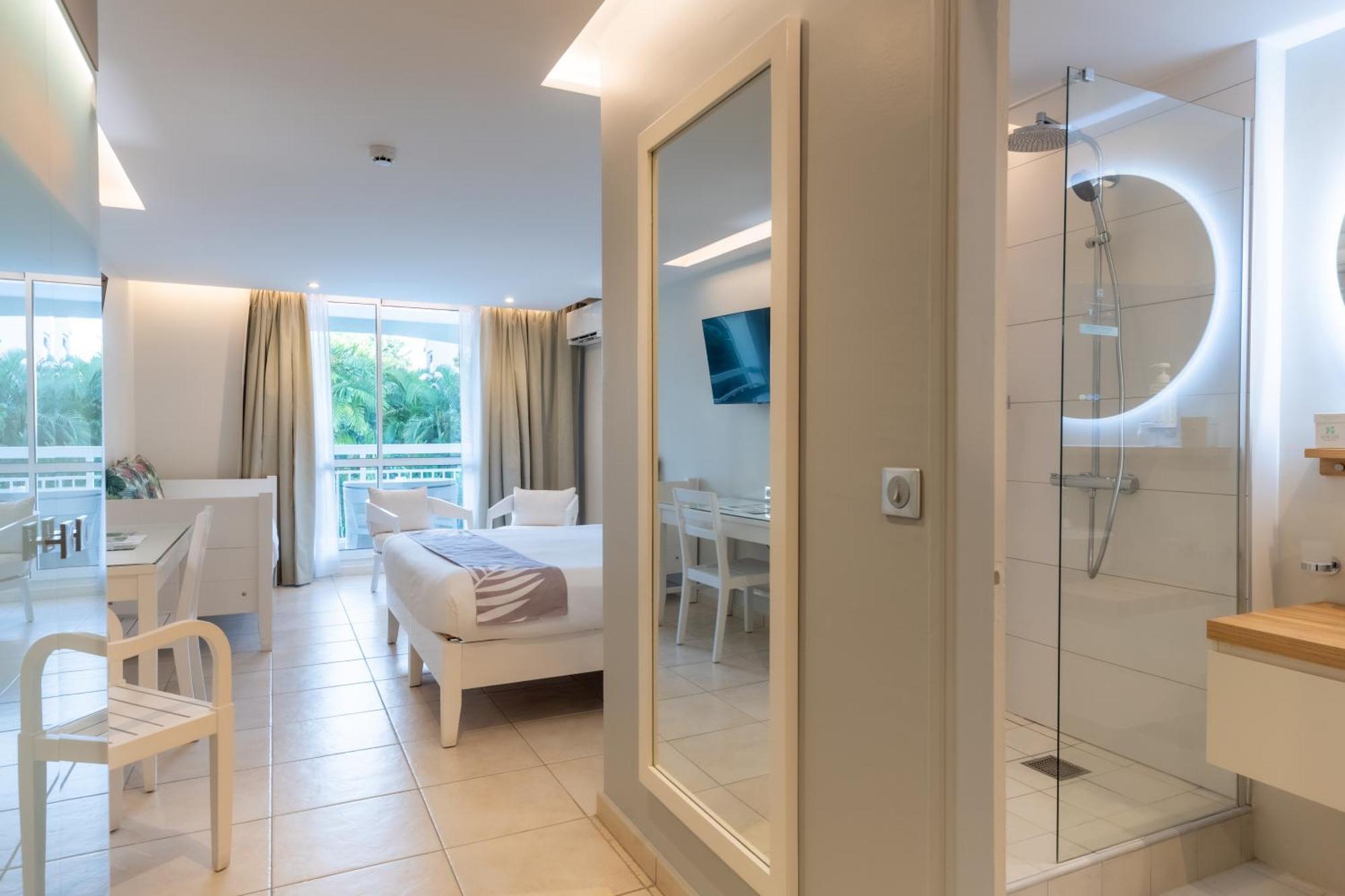 La Pagerie - Tropical Garden Hotel เลส์ทรัวส์-ซีเลต์ ภายนอก รูปภาพ